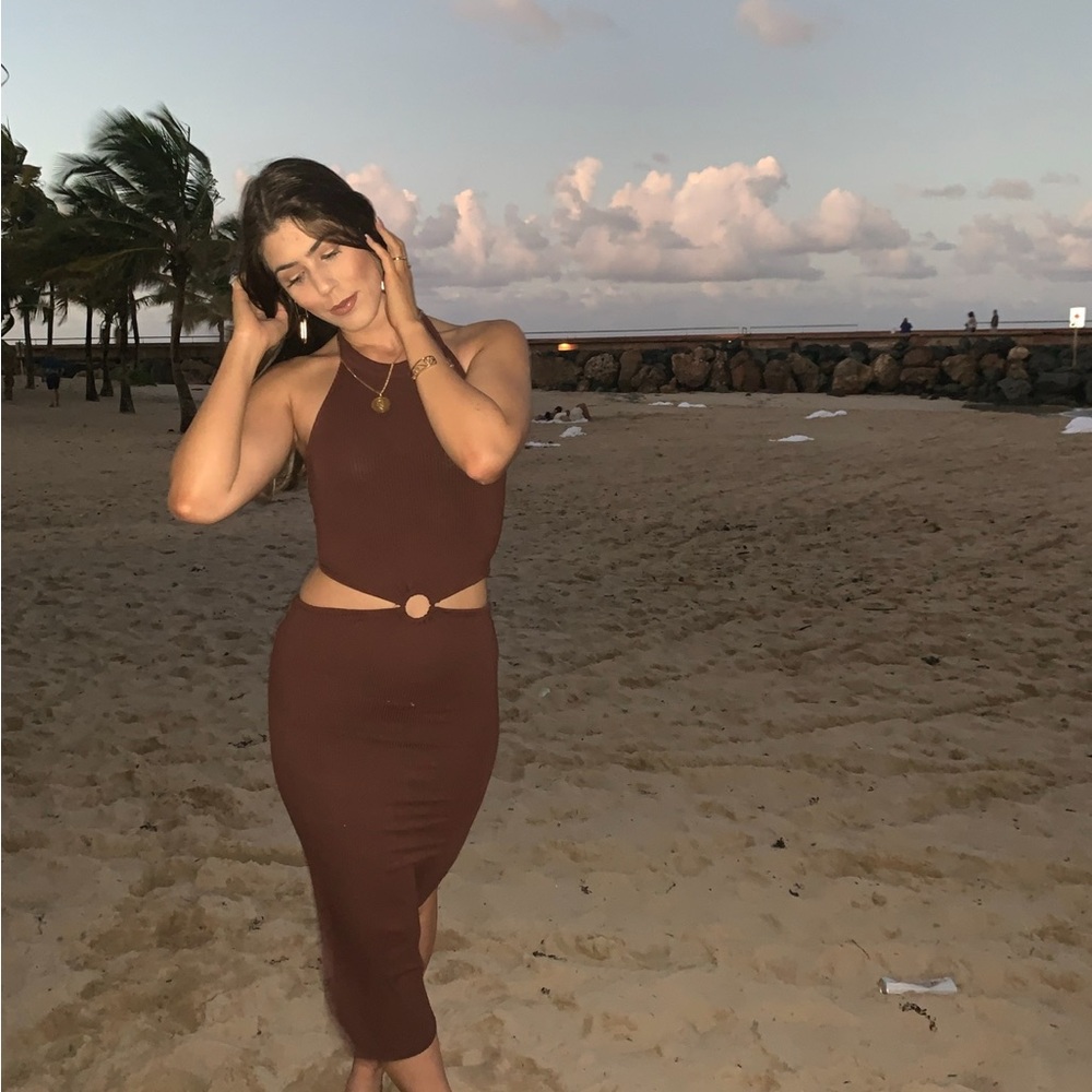 Brown ribbed midi dress